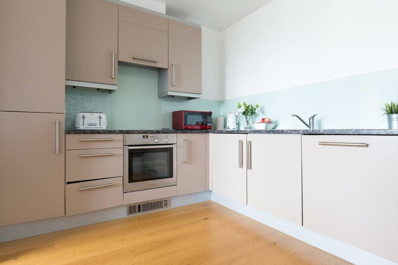 Modern 1 Bedroom Apartment In E1 With Great Views Londres Exterior foto