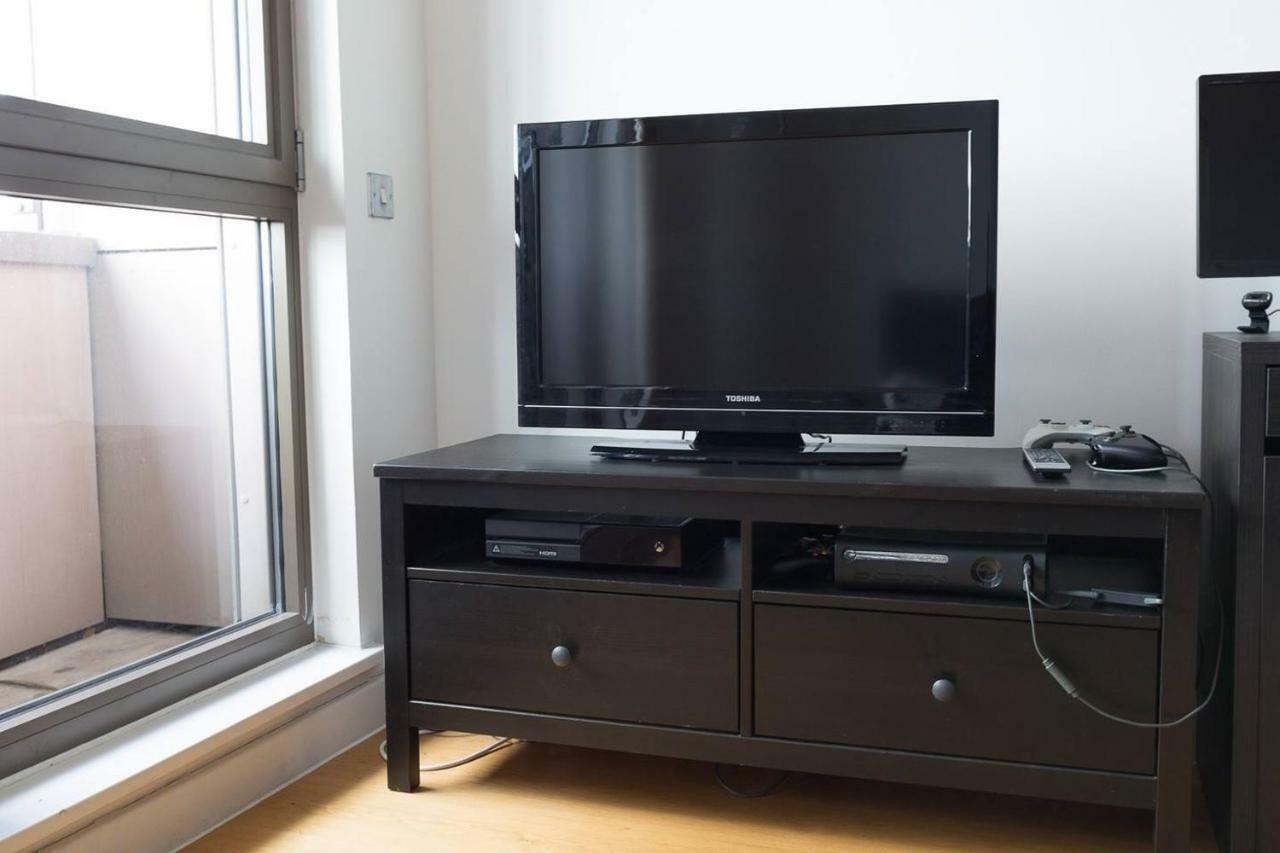 Modern 1 Bedroom Apartment In E1 With Great Views Londres Exterior foto