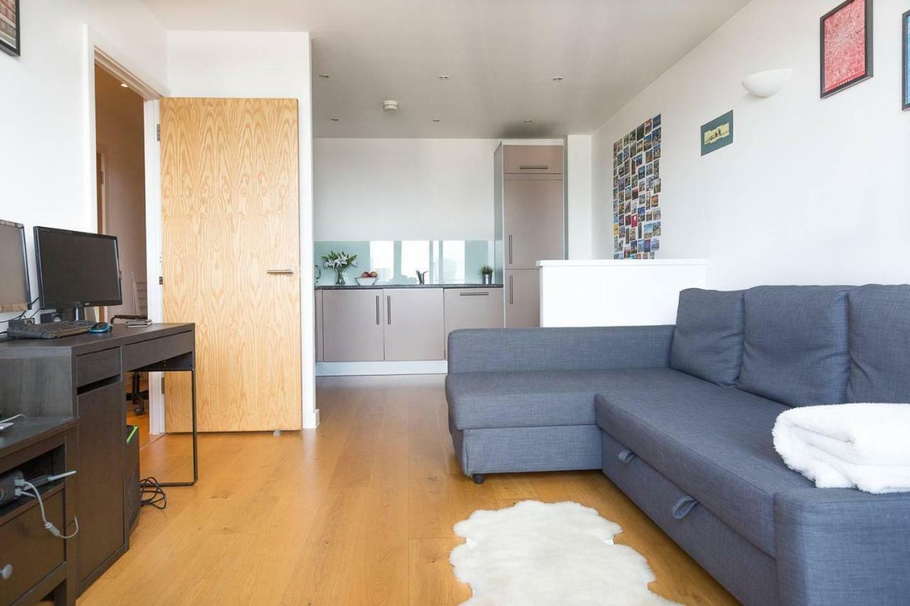 Modern 1 Bedroom Apartment In E1 With Great Views Londres Exterior foto